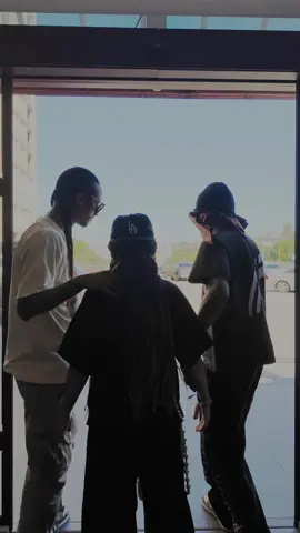 la Gabi x Les Twins 🇩🇴🇫🇷  #smooth #fyp #parati 🔥🔥🔥🔥 