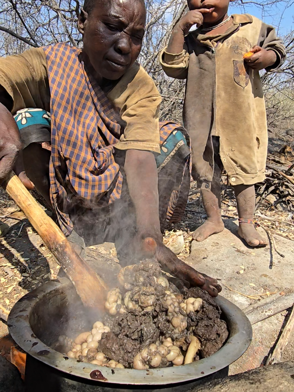 no need to put spice on it #chaaba #dudukwe #hadzabetribe #wildlife #foryou #viralvideo 