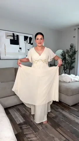 Aquí te muestro cómo se ve la ropa en un cuerpo natural de casi 50 años, sin cirugías, sin gimnasio, con rollitos, lonjitas y barriguita pero con toda la intención de vernos guapas y arregladitas #vestidos #vestido #moda #modafemenina #dress   