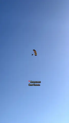 Holiday vibes! 📍Maspalomas  #paraglider #maspalomas #holidayvibes #grancanaria 