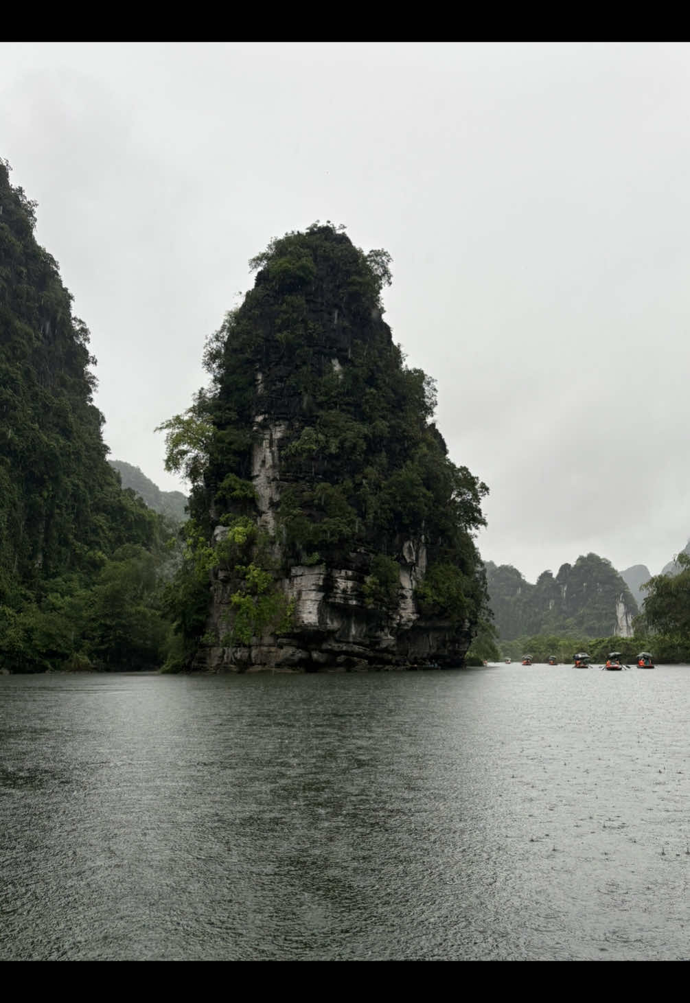 Tràng An thả mình trong cơn mưa vào một buổi sáng cuối tuần💦#ninhbinh #trangan #trip #fyp #ilovetiktok 