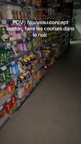 Premier magasin U en Bretagne, faire les courses dans le noir 😀🤣 #bretagne #vacances #ete #humour 