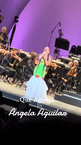 what a queen 🌹 #orgullomexicano #angelaaguilar #hollywoodbowl 