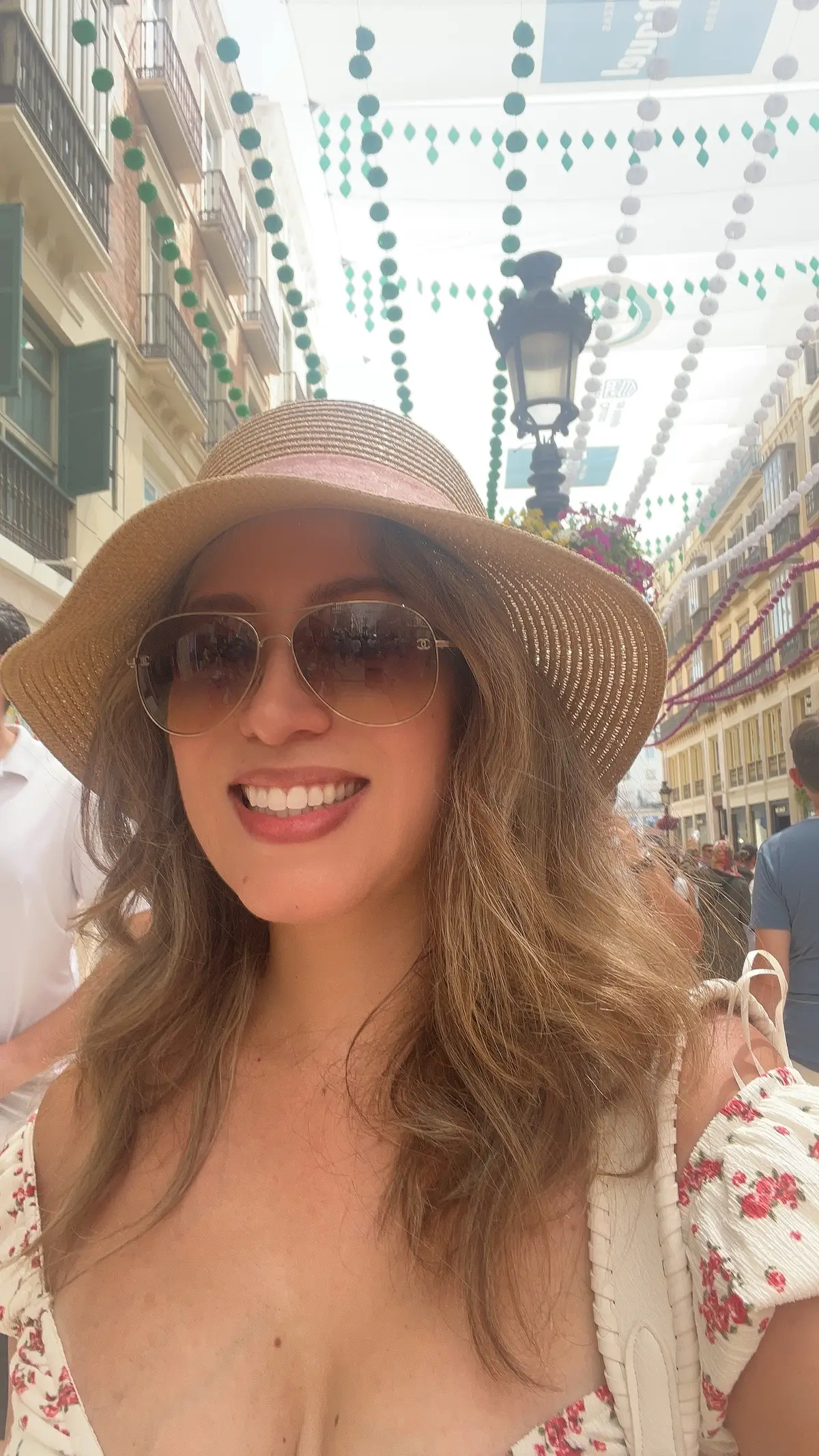 La Feria de Málaga is ON 🎉🔥  First day in El Centro with music, dancing, Calle Larios packed… and 36°C (guess how much that is in Fahrenheit 👀). Let’s just say, HOT hot. 🥵💃 Stories has all the latest!  #FeriaDeMálaga #CalleLarios #FiestaEnEspaña #lamamijulie #lamamilifeinspain  @visitSpain 