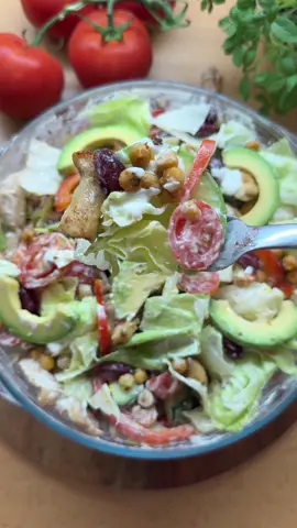Easy healthy chicken salad 😍🔥🥗 -lecker, einfach & schnell 💨  👉🏻Rezept auf YouTube 🎥⬆️⬆️⬆️ #EasyRecipe #tagesrezept #asmr #fyp #healthylifestyle 
