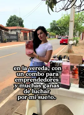 ✨ “Acá todo comenzó… en la vereda, con un combo para emprendedores y muchas ganas de luchar por mi sueño. Porque así es: uno tiene que creer, esforzarse y nunca rendirse. 💪🌸 Hoy, esos mismos sueños me llevaron hasta Dubái, eligiendo los colores de mi propio perfume. Porque todo lo grande empieza con pequeños pasos. ✨💙 #CreeEnTusSueños #DeLosIniciosADubai #ReeChururu”