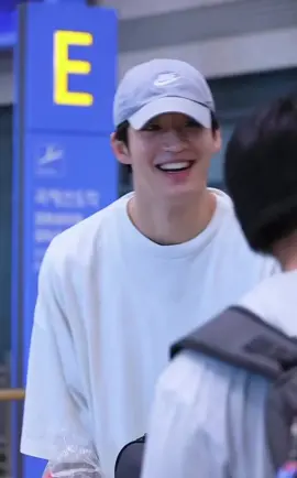 The laugh-to-serious face transition is too real, haha 😆 #여준석 #yeojunseok #junseokyeo #kbl #koreanbasketball  ©️: 레드 부스터 6번 🤍