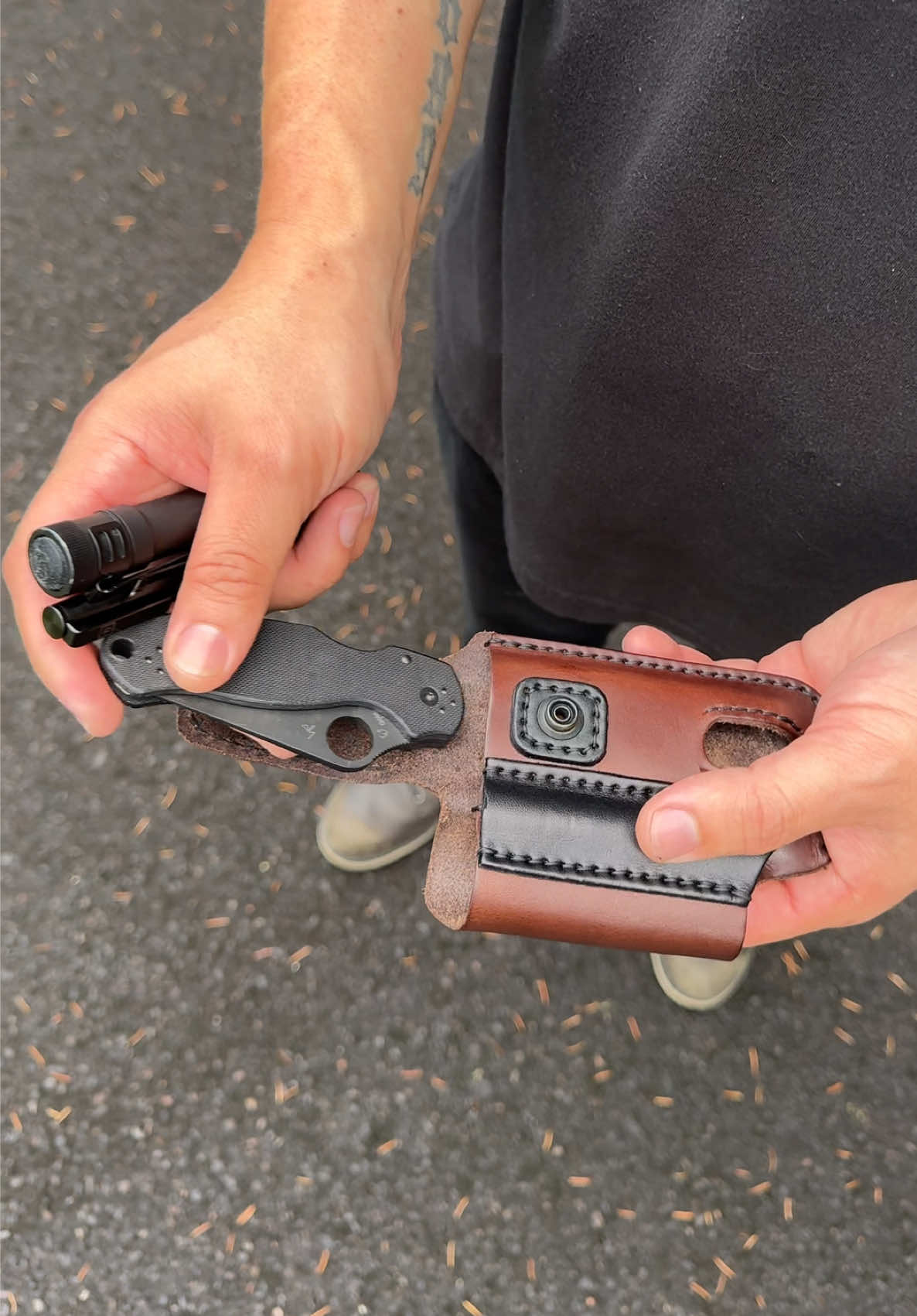 Real quality tool gear, for your favorite everyday carry. Gear up with your favorite #tool #flashlight in our handmade leather #belt sheaths. Get organized one carry at a time #DIY #entrepreneur Shop at www.taleofknives.com
