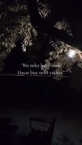 Oturmuş bir boşluğa öylece bakıyorum,ama göz göze geldiğim o kadar çok sey var ki..🥀💔 #ti̇ktok #keşfet #yürekyakansözler #creatorsearchinsights 