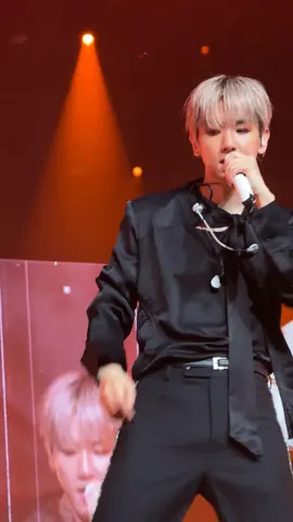 🙂🥲😭👍🏻🙏🏻🧎🏻‍♀️ cr. hyuneemylight  #baekhyun 