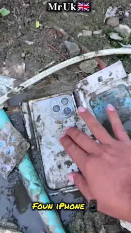 OMG found iPhone. #iphone #money #foryou #fyp #tiktokviral 
