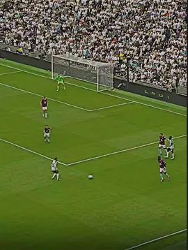 Bicycle Kick 🤯 //. #richarlison #tottenham #football 