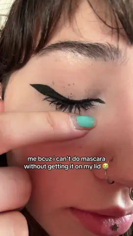 ITS SO HARD IDK WHYY 😭 #fyp #makeup #mascara #makeuphacks #fypシ 