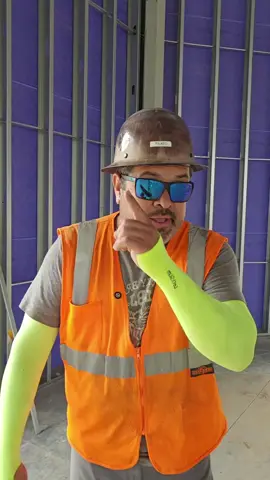 Steel framing. Como se instala y para que se usa el cold roll channel CRC  en framing de metal o framing comercial  #construcción #framing #steelframing #construction  #carpenter 