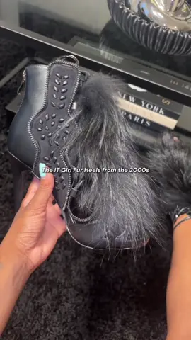 I was meant to live my grown women years in the 2000s 😍😍 #heels #womenshoes #summershoes #shoes #2000sfashion #fyp #foryoupage 