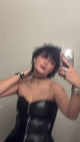 can’t dance and hold phone 