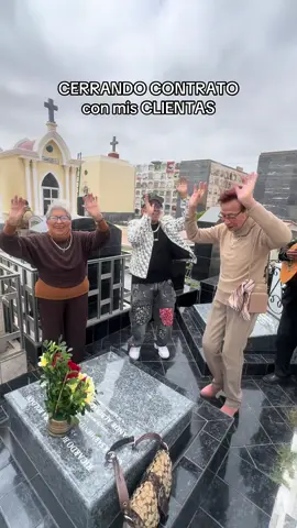 Siempre llevando ALEGRÍA hasta en LOS CEMENTERIOS !!! #fyp #velorio #cementerio #clientas #elcangridelcallao 