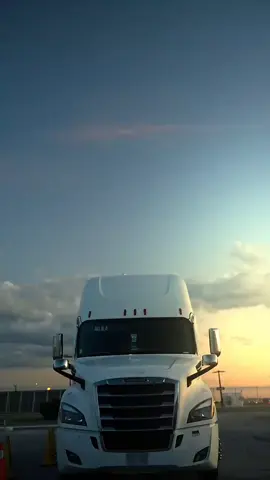 #creatorsearchinsights#foryou #america #canada_life🇨🇦 #truckerlife 