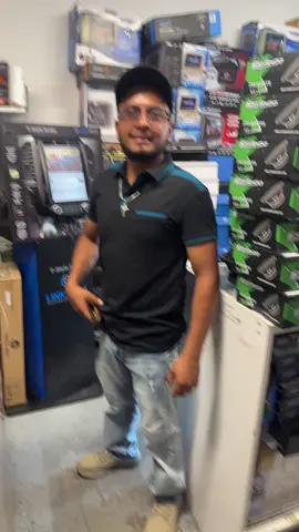 Ricardo que los viene a visitar desde Oklahoma para instalar su Radio y los dio una recomendación para que los puedan visitar aquí a Dallas Texas#@Leo Car Audio Tint 2 Military @compaleo19 @Leo’s car audio tint 1 #mexico🇲🇽 