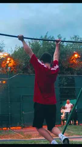 никто не повторит эту дичь #fyp #рекомендаци #gimbarr #workout #calisthenics #sports #популярное #турник #трюки #реки #сила 