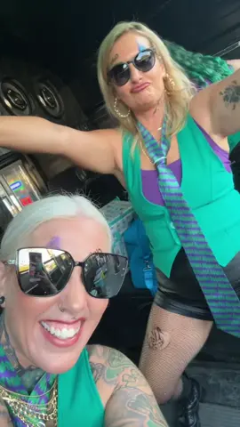 Second times a charm 😂 #funny #mardigras2026 #baddie #friendship #MomsofTikTok @j3nn..j3nn 
