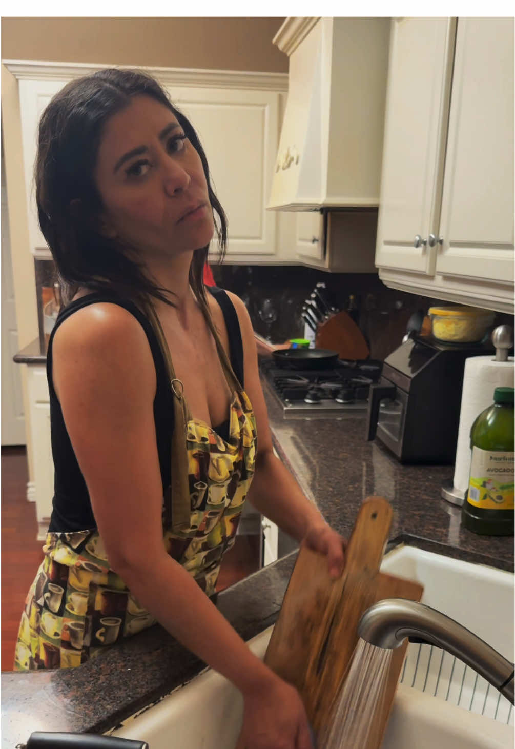 I’m a MAN!!! 😤 La Suegra was checking my manhood. 🤣😂 #lasuegra #wife #clean #dishes #couple 