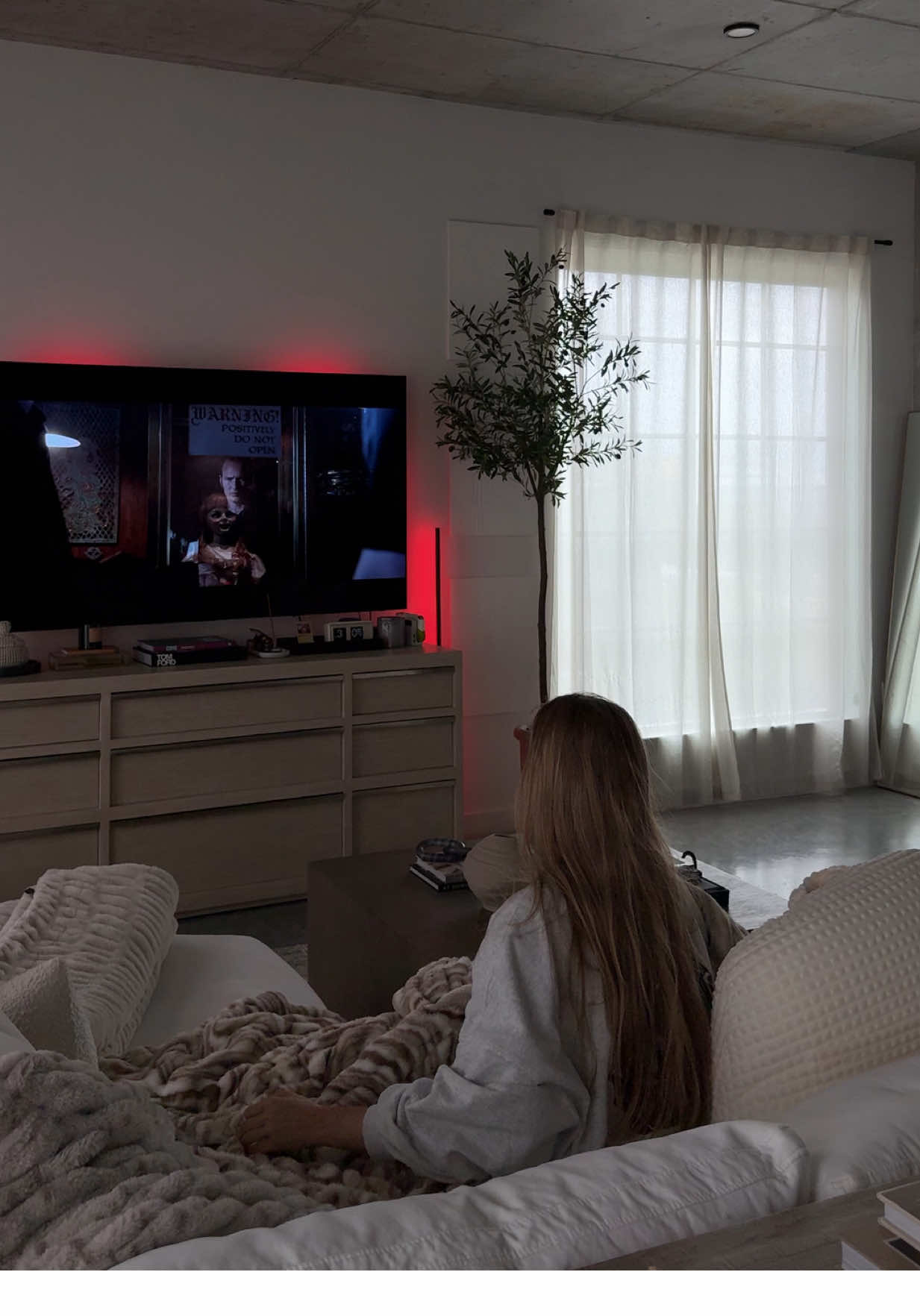 anyone else feel the same? 🕯️🖤✨  #gloomyweather #cozycore #theconjuring #scarymovies #cozy 