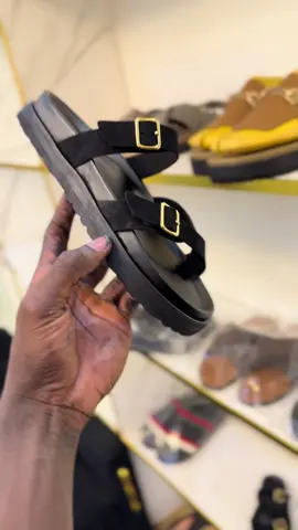 Nouvelle paire de sandale en cuir Chaussure en cuir d'une matière orthographique Disponible en plusieurs couleur  Whatsap : 784115931 #shoessenegal #viralvideos #tiktoksenegal