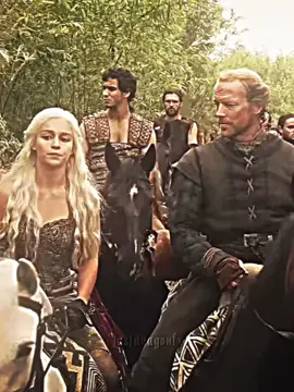 Watch and learn Jon Snow. #lastdragonfx #daenerystargaryen #jorahmormont #daenerysandjorah #jonsnow 