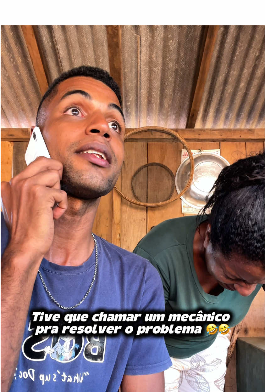 o pino de centro tá fora 🤣🤣🤣