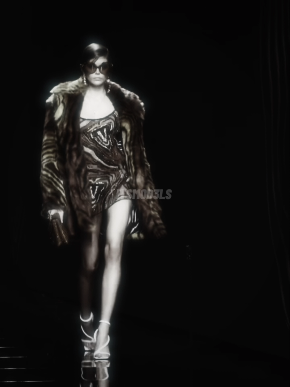 #kaiagerber for #versace  #runwaywalk #modelwalk #catwalk 