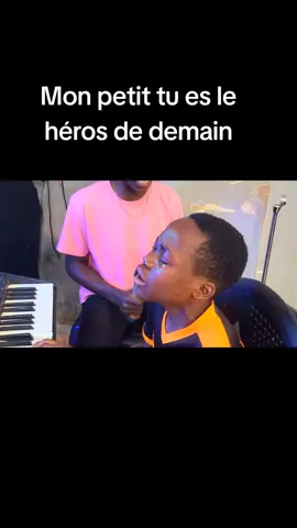 Un héros se laisse voir en prière 