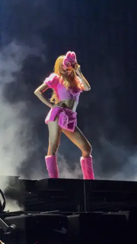 NAWT THE LABUBU MASK. #DEADLINEinLONDON_LISA #LISA #LALISA #LearnOnTikTok #xhtiktok 