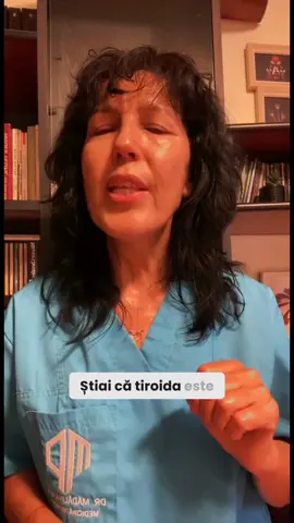 Cum îți protejezi tiroida de efectele stresului Tiroida este una dintre primele glande care suferă atunci când trăiești perioade lungi de stres. Semnele pot fi subtile: oboseală, retenție de apă, creștere în greutate, constipație. Și, cel mai frustrant… analizele ies „bune”. 🌀 Adevărul este că, înainte să apară modificări în sânge, tiroida este afectată la nivel energetic subtil. Iar asta înseamnă că dezechilibrul există, chiar dacă testele nu îl arată. ✨ Vestea bună? Metode precum presopunctura și medicina energetică pot susține tiroida și o pot ajuta să-și mențină echilibrul chiar și în perioadele cele mai stresante. 💛 Când îți asculți corpul și îl sprijini cu metode naturale, nu doar că previi boala, dar îți păstrezi energia și echilibrul pentru fiecare zi din viața ta. 📌 Link-ul este în descrierea profilului meu – începe de azi să-ți protejezi tiroida! #tiroida #thyroidhealth #StressRelief #holistichealth #presopunctura 