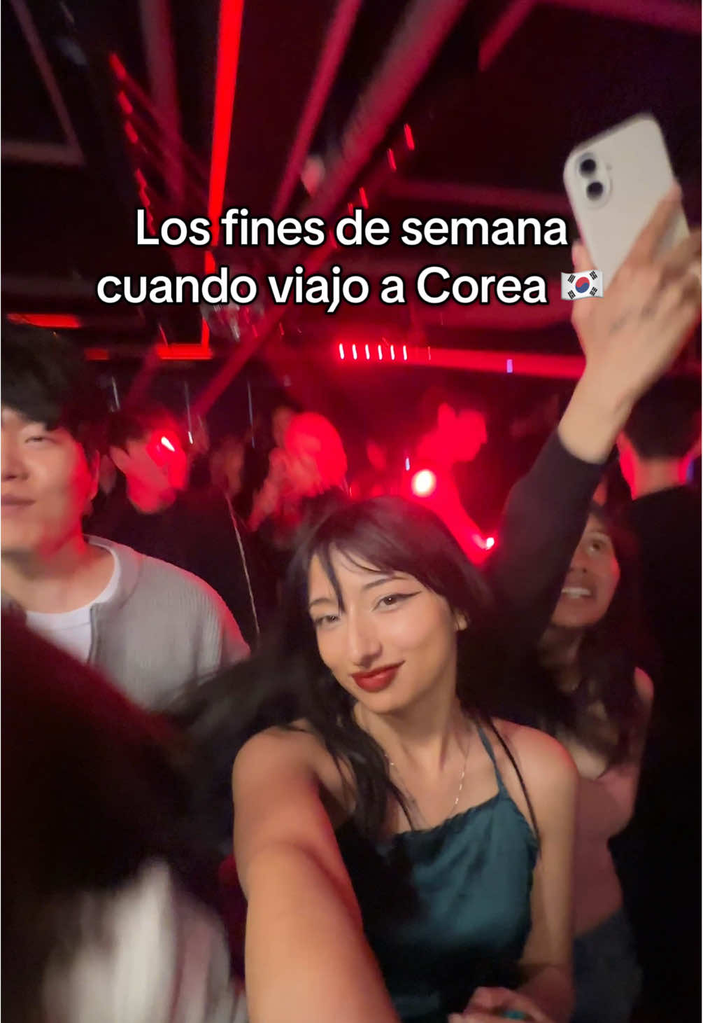 Los fines de semana está medio difícil no salir a fiesta si estás Corea 😅 es que se disfruta más.   #corea #coreadelsur #coreano #club 