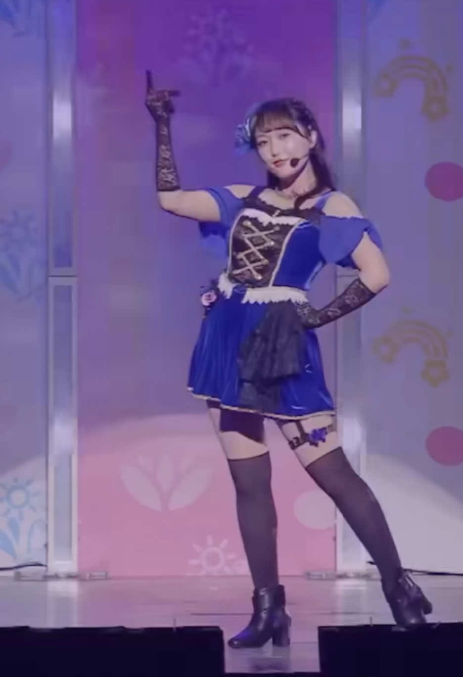 Starlight - Karin Asaka #lovelive #nijigasaki #idol #jpop #imalesbian 