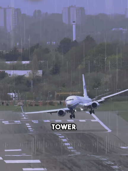 Pilot Ignores CROSSWINDS Warning #aviation  #airplane #airport #pilot #atc 