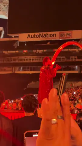 MY HEART BELONGS TO YOU🖤🤍 Foever an XO girl 🥰 #theweeknd #miami #concerts 