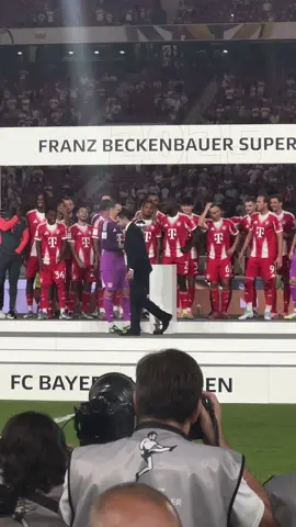 🔥Le Bayern Munich soulève la Franz Beckenbauer Cup 2025 !  #bundesliga #supercup #bayernmunich #stuttgart 
