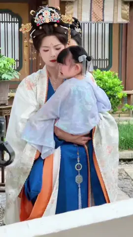 ใครเคยดูเรื่องนี้ จะสังเกตุว่านักแสดงอุ้มหุ่นตลอด เหตุผลเพราะน้องร้องไห้ตลอดการถ่ายทำเลย 🤣🤣