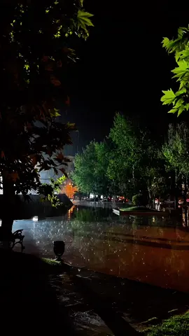 mənə dərd ver, acılarla yaşat deyə mi sevdim səni…