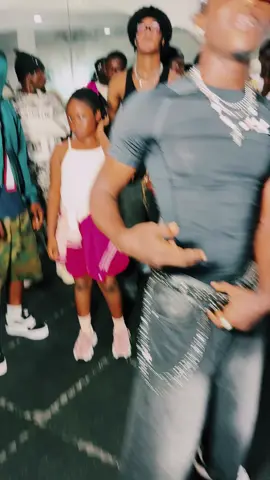Dance class was lite today.It was a real thing 🥰🥰💚Dc:@DG 🎵:@iamkingpromise @AKORFA🖤🦅! @Lalli @PLAYBOY HOLALI @DGLACADEMY @YOUNG BOY JEJE ❤️ @OWENJHABAR!🦅💫 @afrokel_vina❤️🇬🇭🌟 #dance #goviral #dance #onthisday #onthisday #fyppppppppppppppppppppppp #ghanatiktok🇬🇭 #pov #trendingchallenge #diella #mrsmarty 