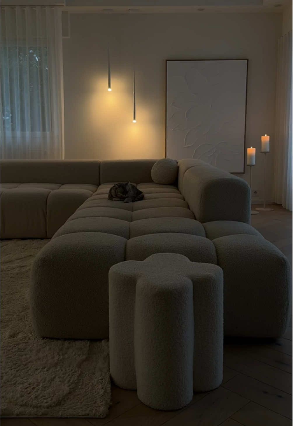 ☁️🕯️ Anzeige | @sklum.welovedesign_de –15 % Code: SMYRNA15 ab 349€. #zuhauseistesamschönsten #gemütlicheszuhause #livingroom#homeinspiration #interiordesignideas 