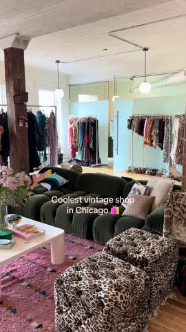 Highly recommend for vintage designer pieces! 😎 #chicago #shopping #vintagefashion #designer #fyp @outfit____repeater 