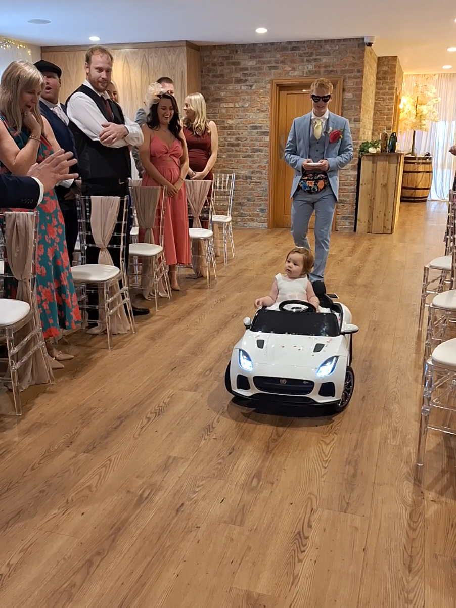 What an entrance!!  #weddingday #walkingdowntheaisle #weddingtok #thiefhall #entrance 