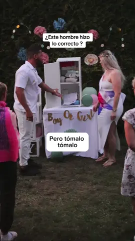 Este hombre preparo toda una revelación y llevó a toda la familia de su mujer para hacerle esto frente a ellos nadie se lo esperaba. #viralvideo #parati #Viral #familia #sad