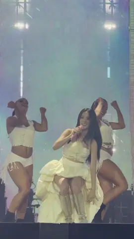 Jisoo Performing ‘earthquake’ at DEADLINE in Lon Don Day 2 #blackpink #jisoo #deadlineworldtour #deadlineinlondon #deadlineinlondonday2 