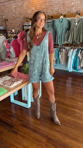 Such a cute fall outfit 🤩💓✨ #OOTD #falloutfit #festivaloutfit #helppickmyoutfit 