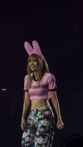 Lisa’s trousers full of cats and her bunny ears during Encore 🐰  LISA GRACES WEMBLEY STADIUM #DEADLINEinLONDON_LISA #BLACKPINK_DEADLINE   #LISAxAlterEgo  #LISA #LALISA ctto @LISA @LLOUD @RCA Records       