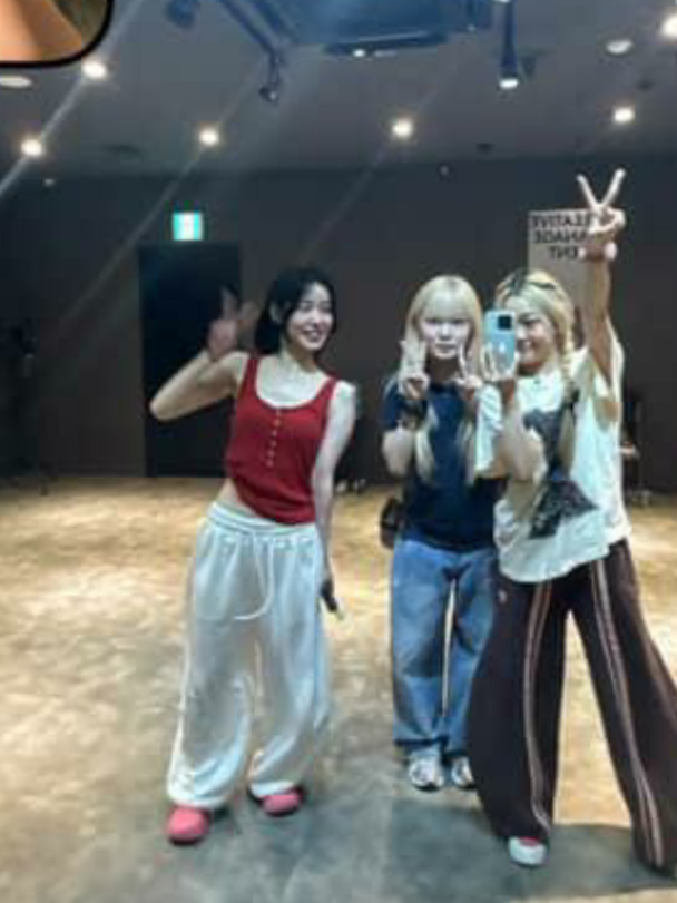 yubin yesterday updates! w hazuki and yuka + she's so pretty  . #yubin #artbeat #artbeatyubin #fyp #tiktok #ohyubinartbeat #ohyubin_ab #ohyubin_ab #ohyubinedit #ayaoyooyubin #ohyubinvrs #yubinartbeat #ab #everyone #ohyubin #hazuki #yuka 